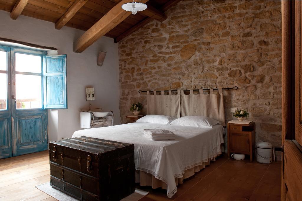 Bed and Breakfast Domu Antiga Gergei Екстер'єр фото
