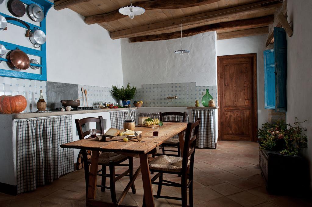 Bed and Breakfast Domu Antiga Gergei Екстер'єр фото
